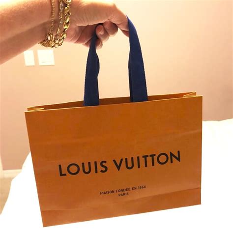 combien gagne un vendeur chez louis vuitton|44 salaires chez Louis Vuitton publiés p.